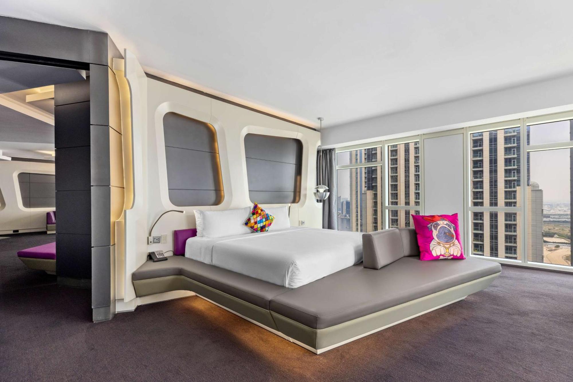 V Dubai, Curio Collection By Hilton Dubai