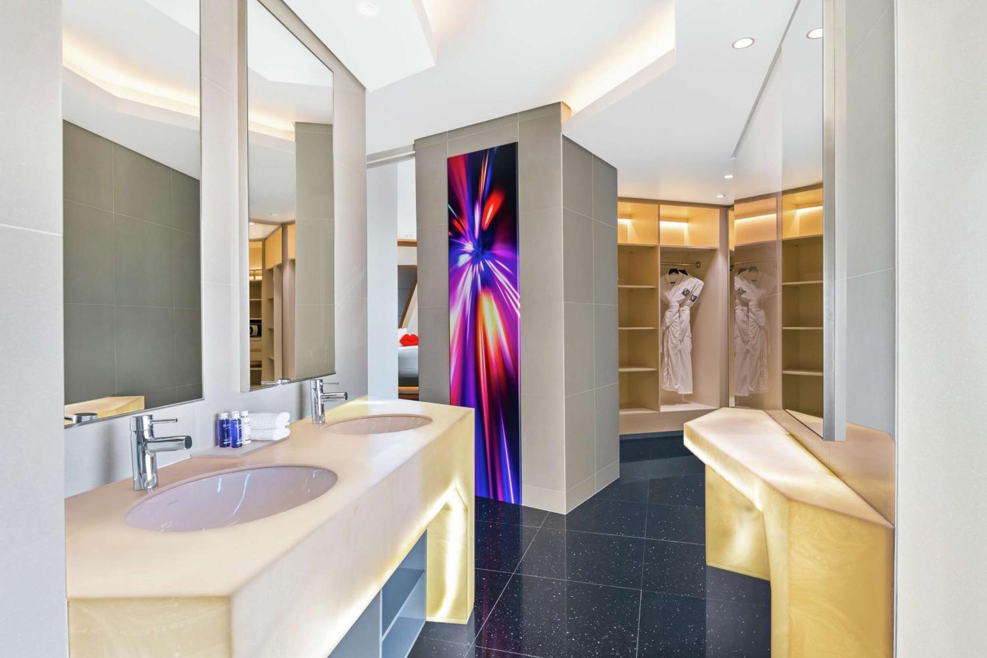V Dubai, Curio Collection By Hilton 5* Dubai